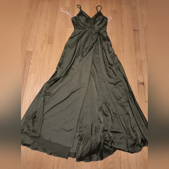 Olive green formal gown w. Slit - Picture 7 of 8